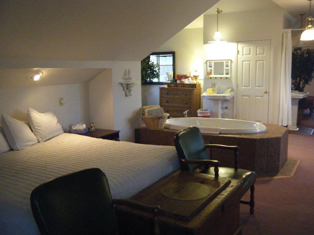 Harbor Haus Inn & Suites Hermann Szoba fotó